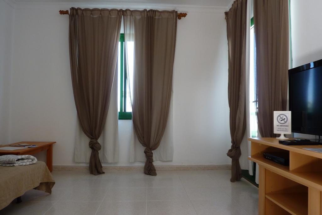 Alhambra Apartamentos Tías Extérieur photo